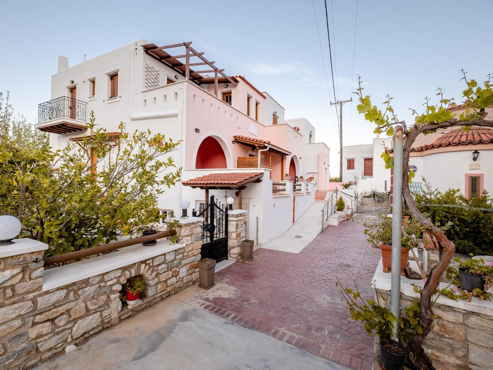 Cozy & Peaceful Apartment In Chalki Khalkion Exterior photo